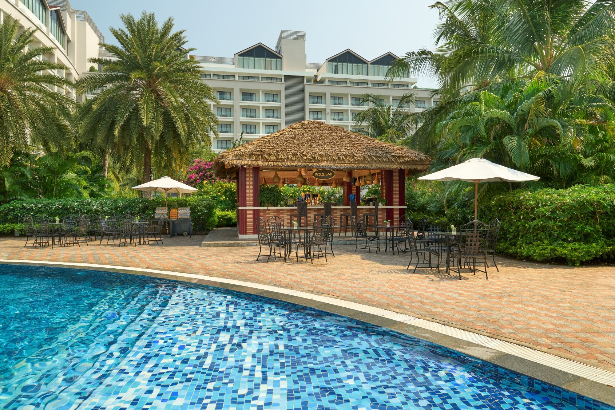 Pool Bar